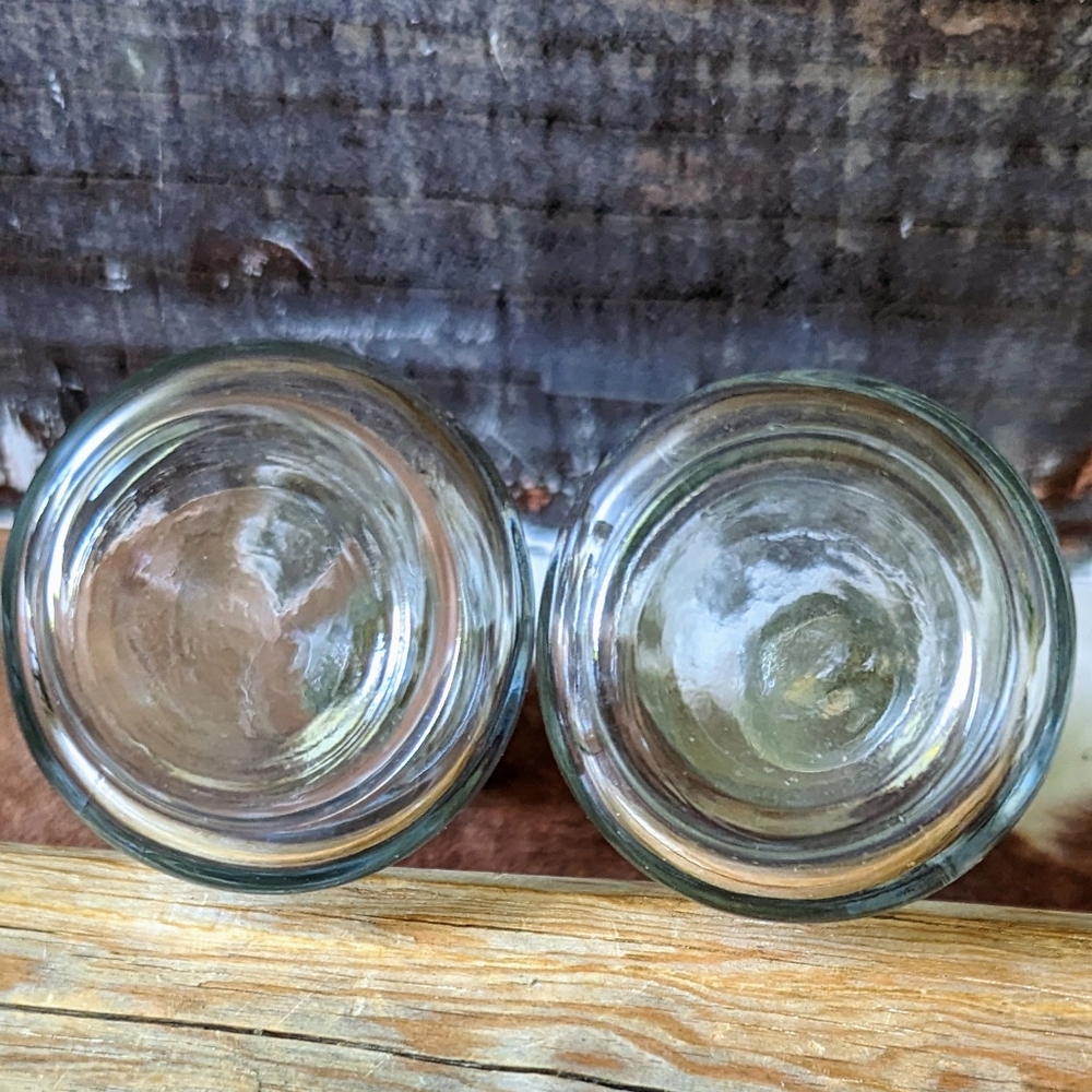 Vintage Clear Glass Salt & Pepper Shakers With Silver Lids - Picture 4 of 7